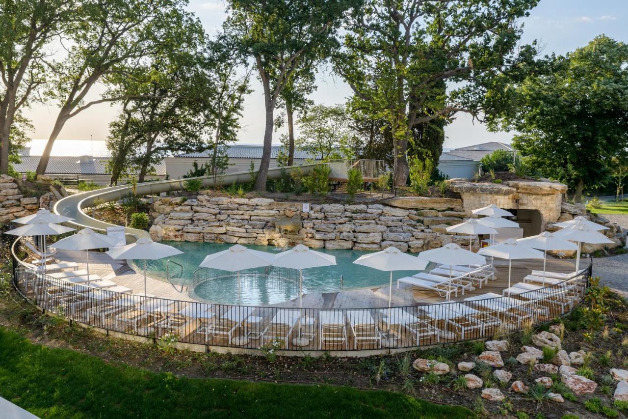 Hotel Ensana Aquahouse Saints Constantine and Helena Exteriér fotografie The outdoor pool at the hotel