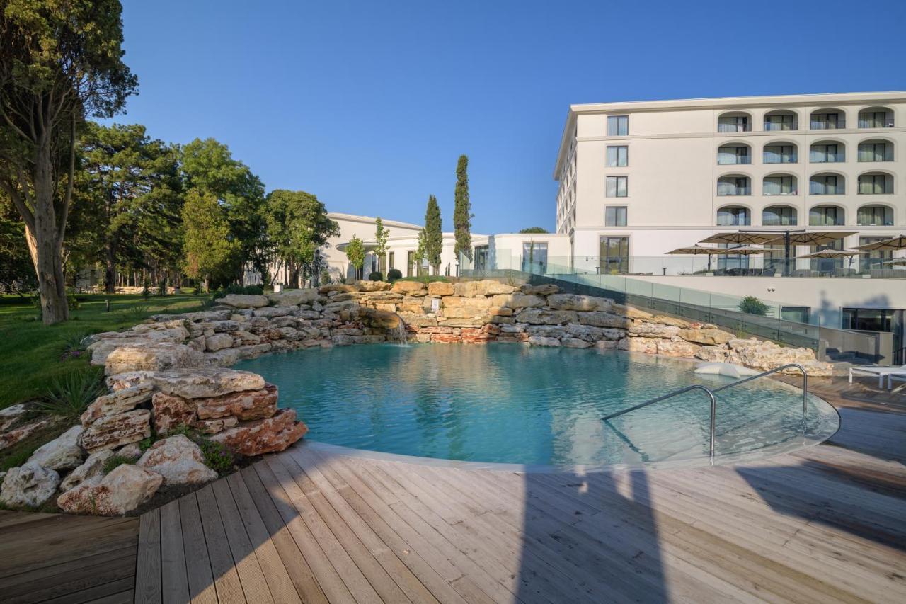 Hotel Ensana Aquahouse Saints Constantine and Helena Exteriér fotografie The hotel's swimming pool