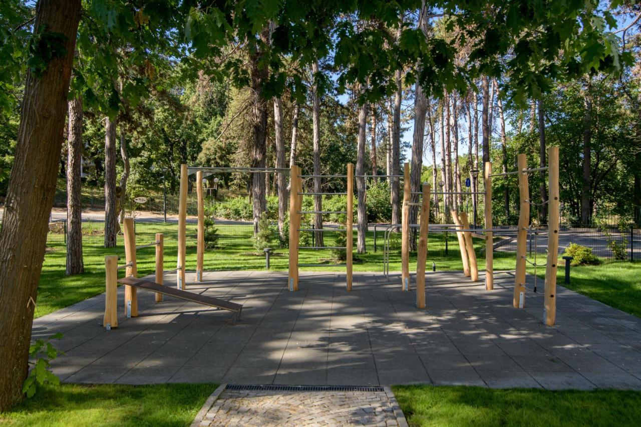 Hotel Ensana Aquahouse Saints Constantine and Helena Exteriér fotografie The memorial in 2019