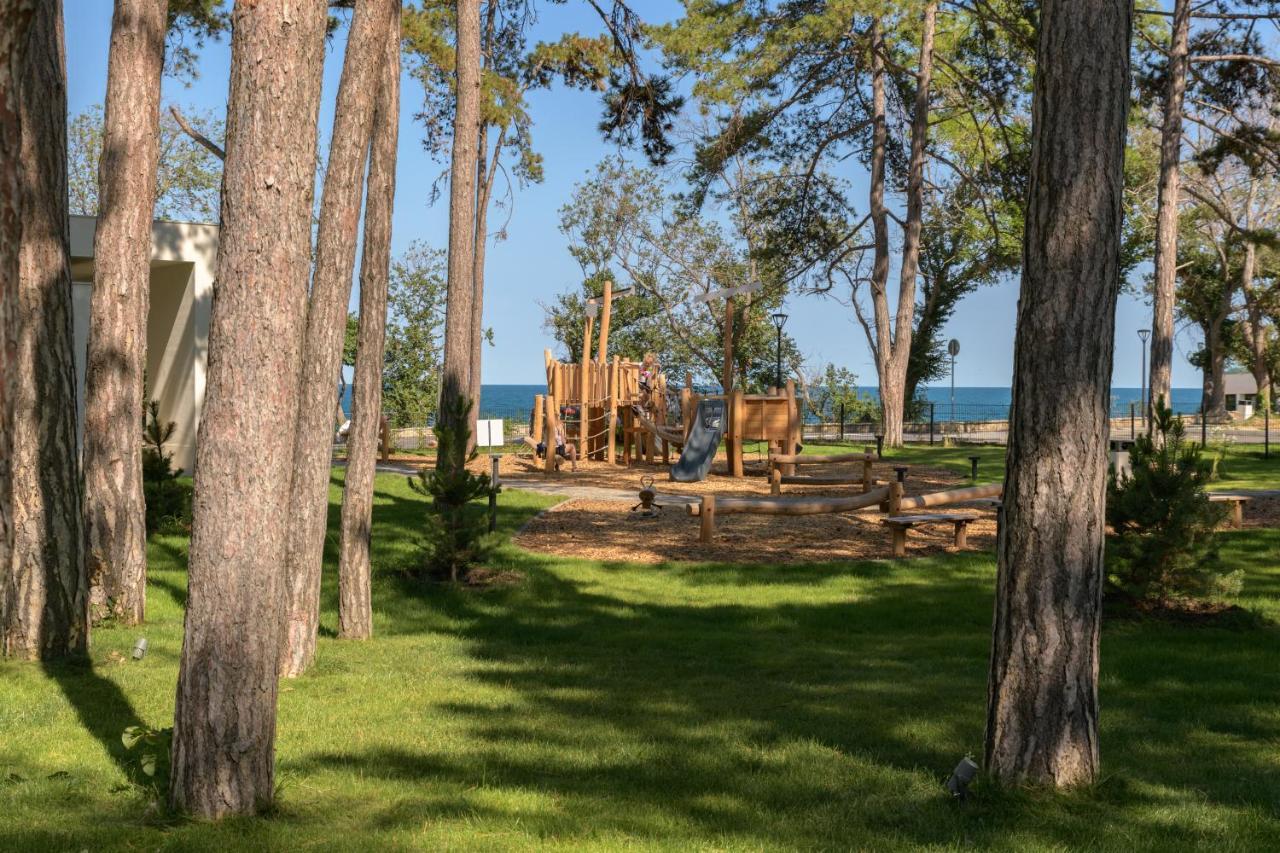 Hotel Ensana Aquahouse Saints Constantine and Helena Exteriér fotografie Playground at the park